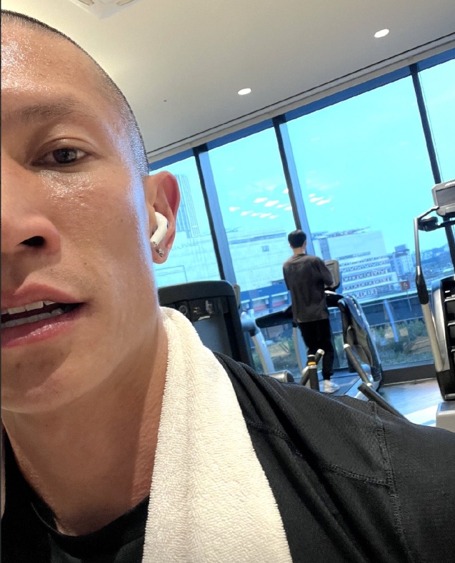 越南GAM俱乐部老板更推:在酒店健身房遇见了Faker正在跑步!