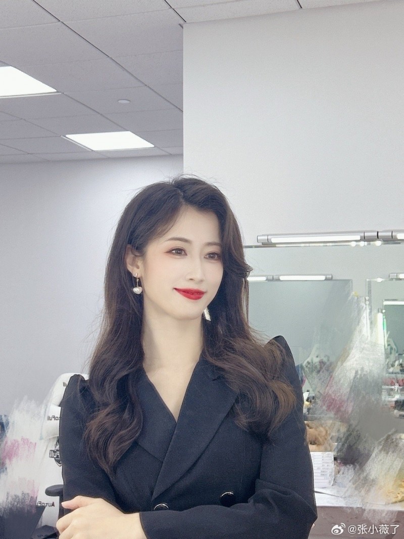 LPL互动主持张小薇晒照:滴!今天厨娘体验卡!