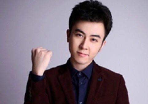 Letme:那个发言太暴力,蛇哥伟大的性格!姿态:逆风团真接不了