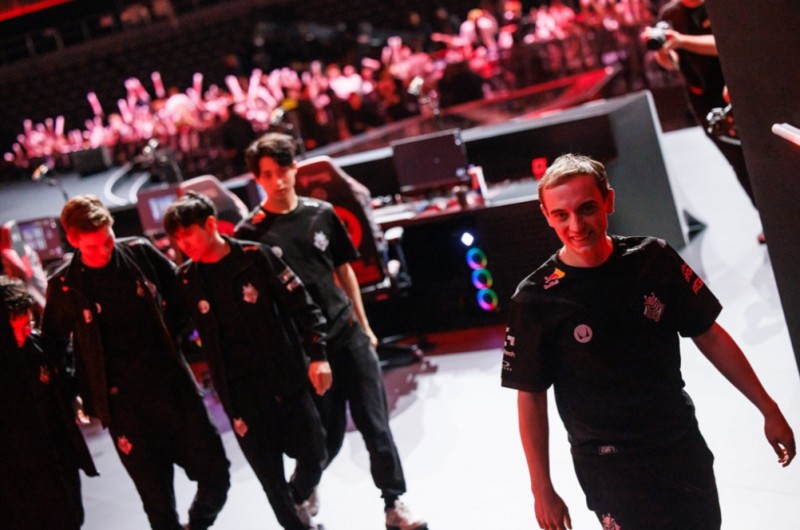 双线程进度?明天G2的LoL分部和无畏契约分部都将和T1碰头交手