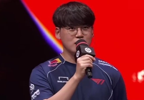 Gumayusi:(积极乐观的性格)源于我的家庭教育,再加上后天磨练