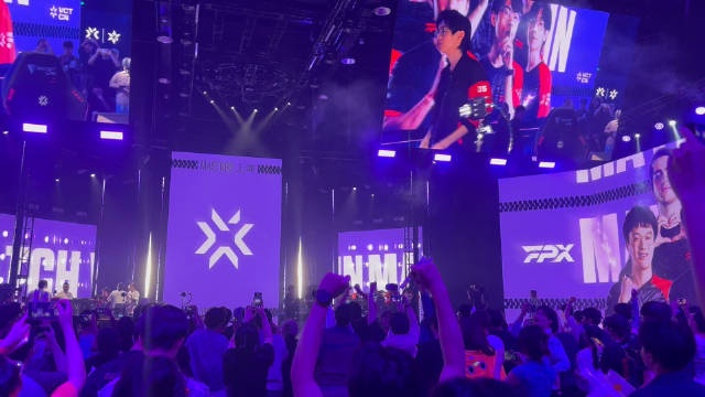 解说米勒分享FPX瓦首胜现场视频:老手他没毛病!FPX牛逼