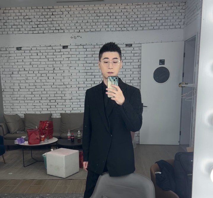 王多多:《刚开始拍摄》➡️《半夜了还没拍完》的不同人生状态