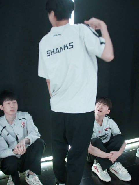 AL赛场花絮:一直在给队友演示登场pose的Shanks