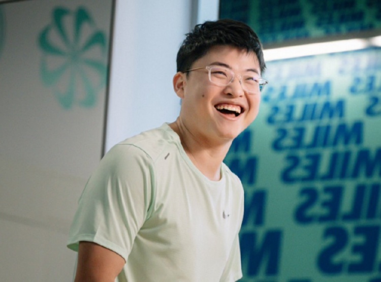 暗示名人堂VN?UZI:VN最近都没出新皮肤了 我要去问问他们出不出