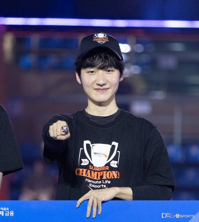 Peanut:我没有S赛冠军,今年非常想举起世界赛冠军奖杯