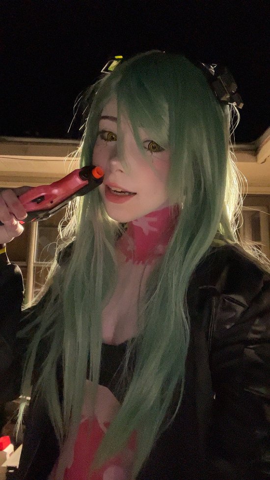 美女COS《赛博朋克:边缘行者》瑞贝卡 扮相俏皮可爱