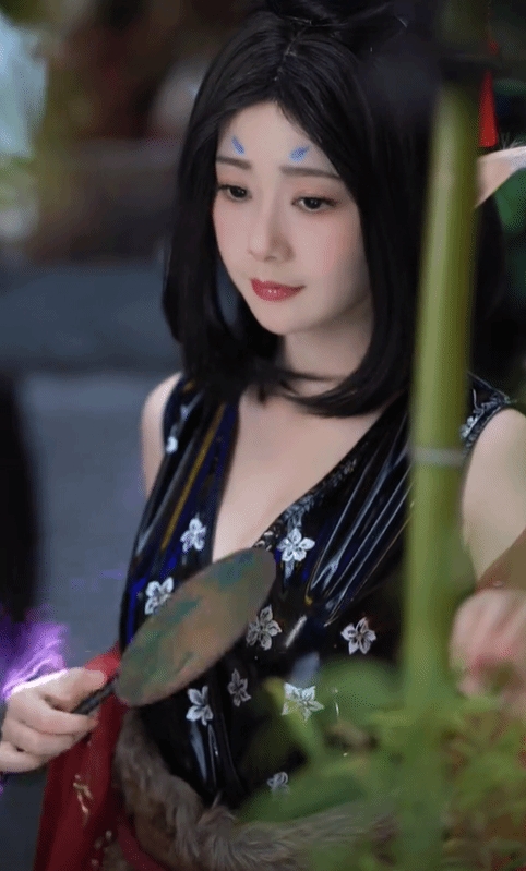 《黑神话:悟空》萍萍演员本人仿妆超可爱:未来还有秃头版?