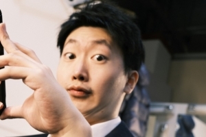 管住嘴!管泽元看国足半场2-0印尼:把香槟拿出来,把香槟拿出来!