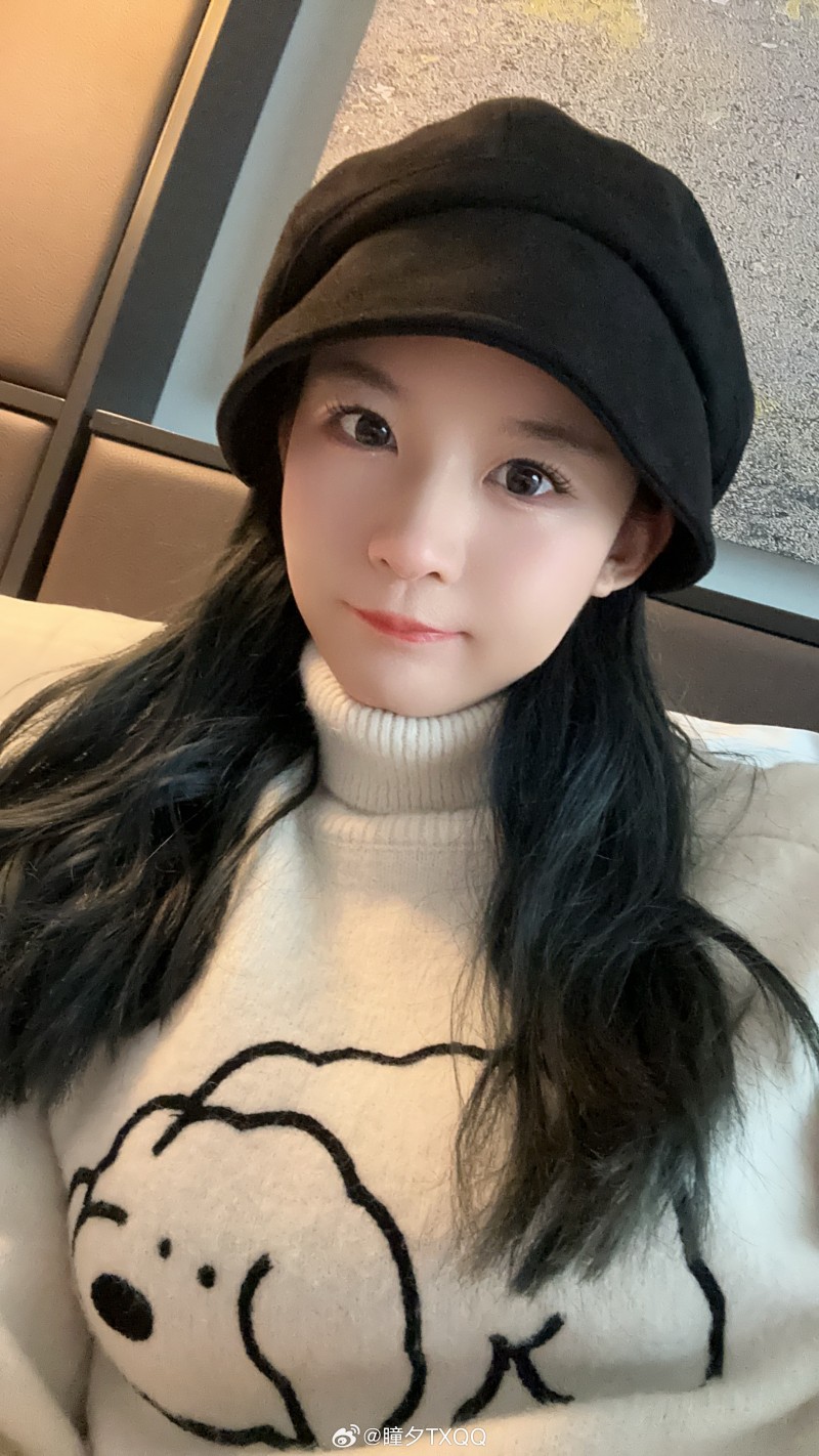 解说瞳夕更博晒照:当内双不贴双眼皮