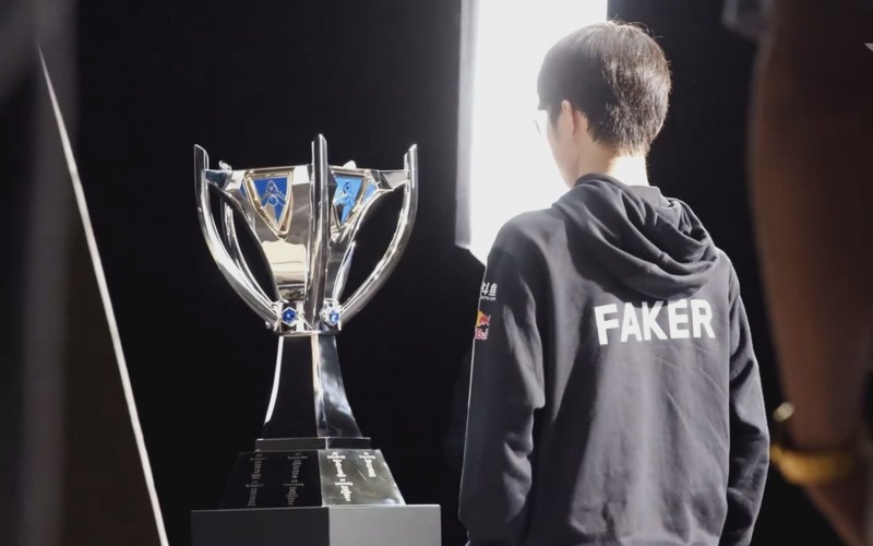 创造历史还是俯首称臣?Faker从未在S赛的BO5中输给过LPL的队伍