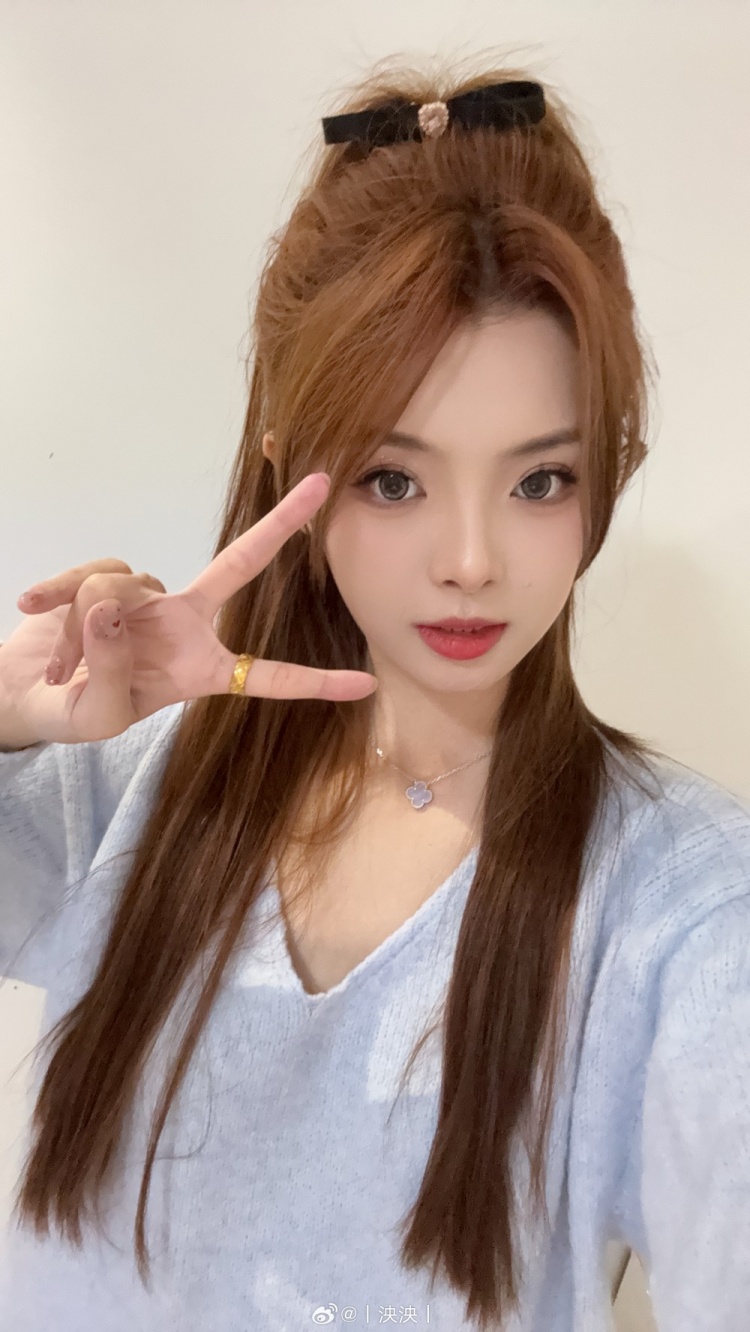 LPL美女主持泱泱晒兼职NBA:兄弟们,监工了,上班了,冲刺了