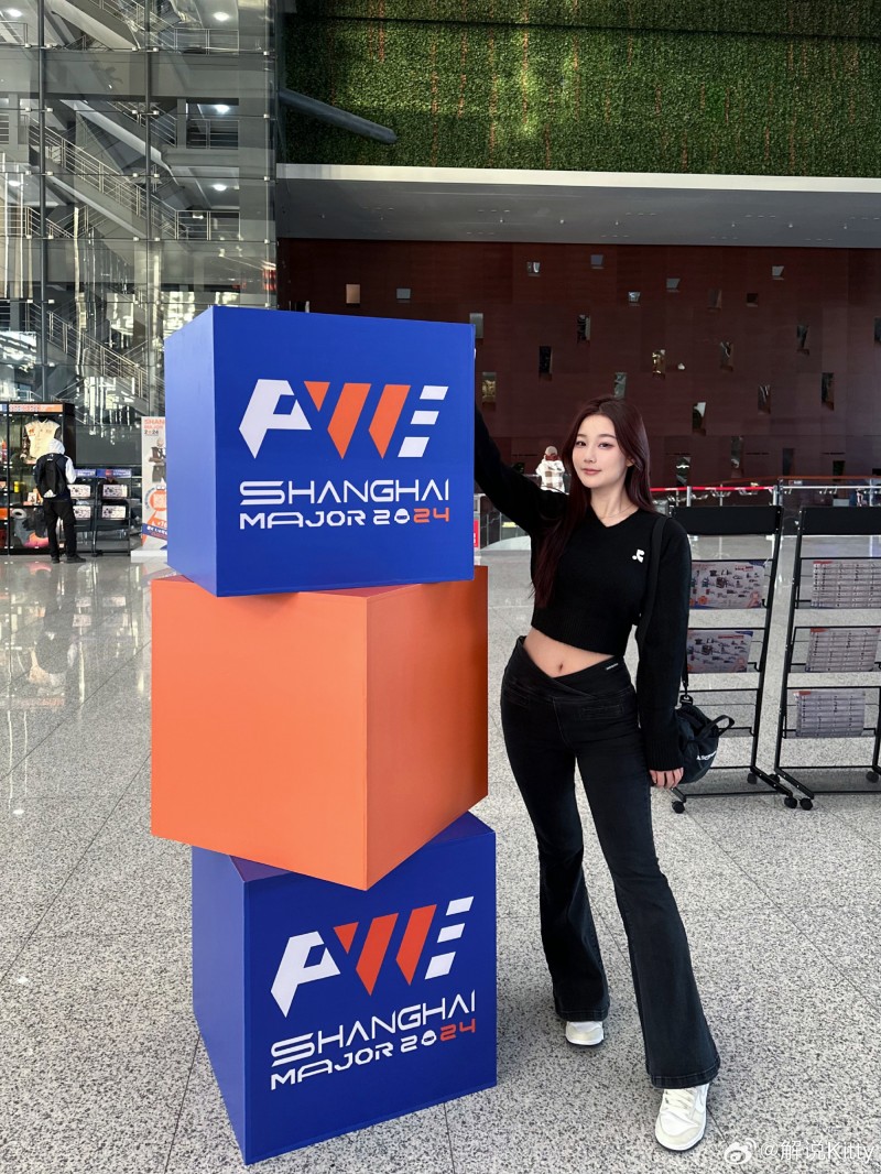 来参加major的!解说Kitty晒照:来了来了