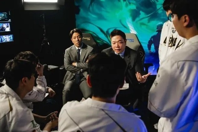 金晶洙:世界上打T1尽了全力!八强对阵FLY开始,就变得艰难了