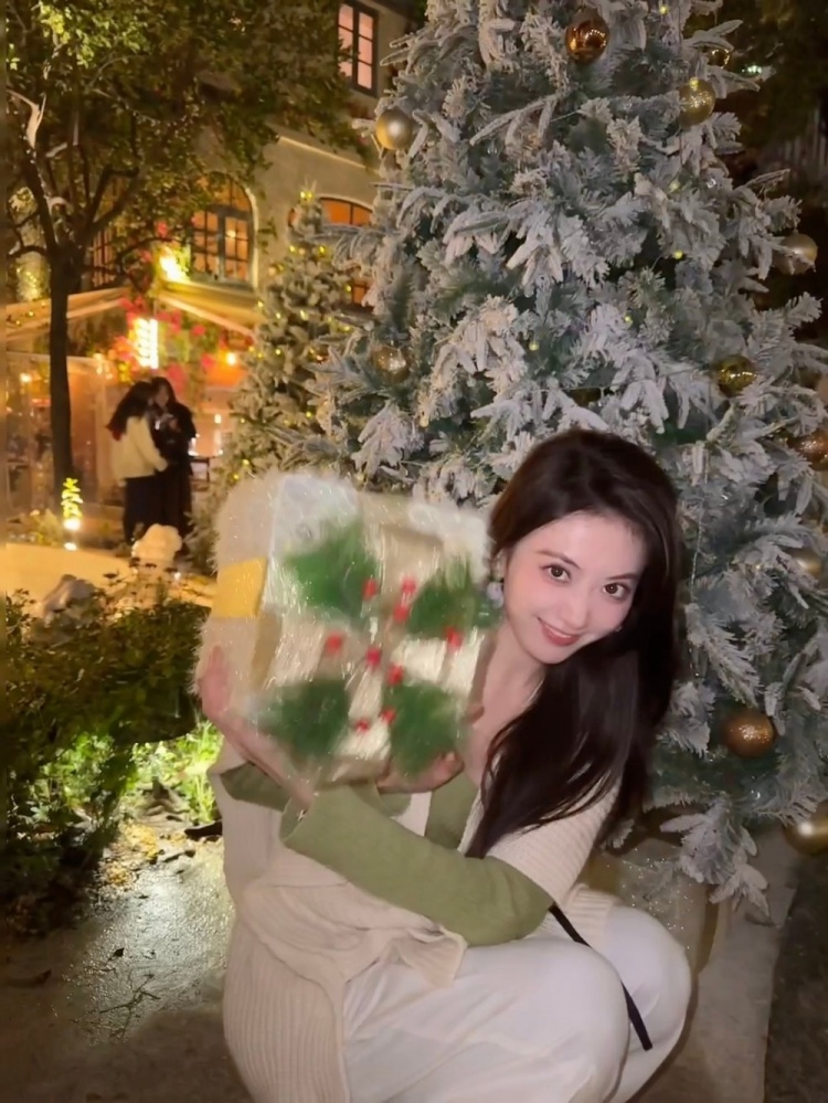 无畏契约主持人唯嘉晒照:宅女尝试重回阳间的第一天