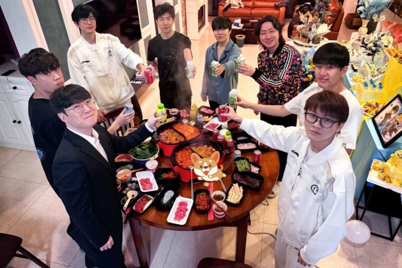 Daeny也在!iG分享后台复盘和聚餐照:随手拍,随手发