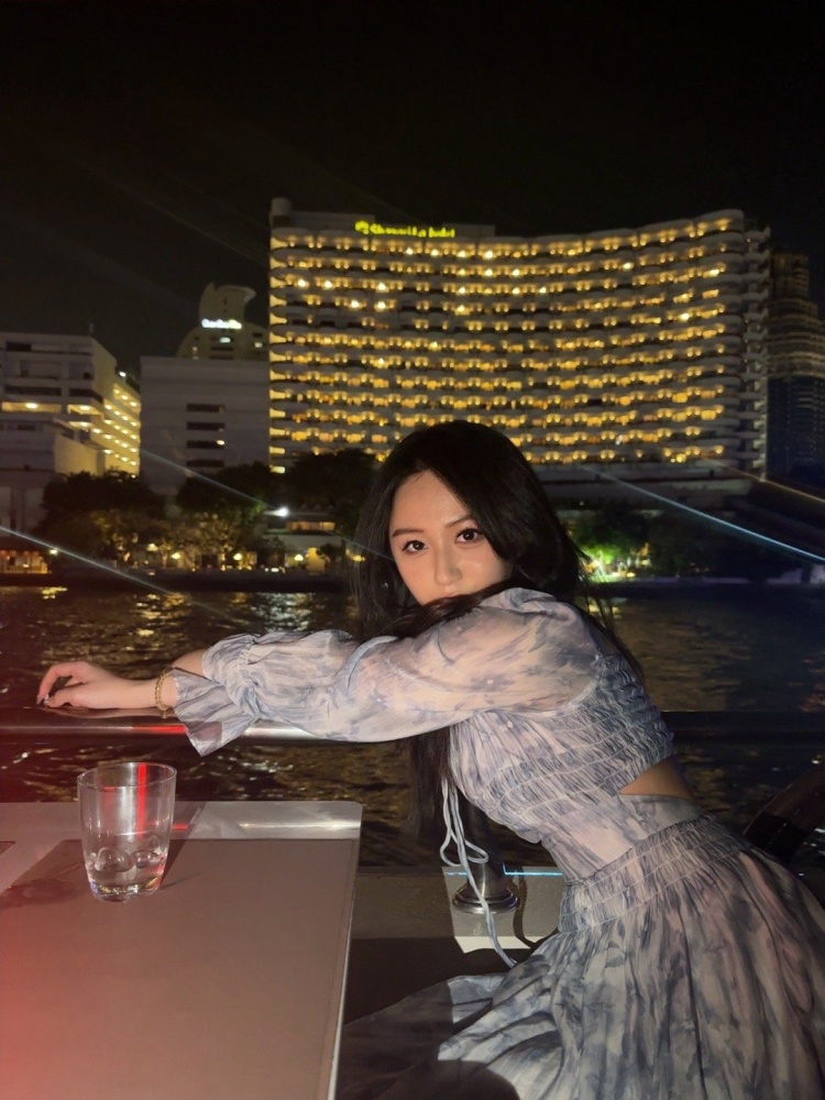狼行女友Suki晒照:2025愿你有事做,有人爱,有所期待
