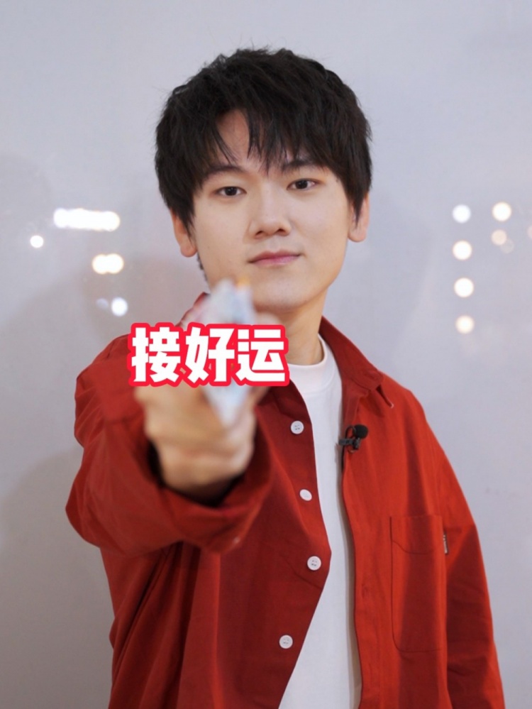 JackeyLove发布视频:2025新年快...快...总之就是元旦快乐!