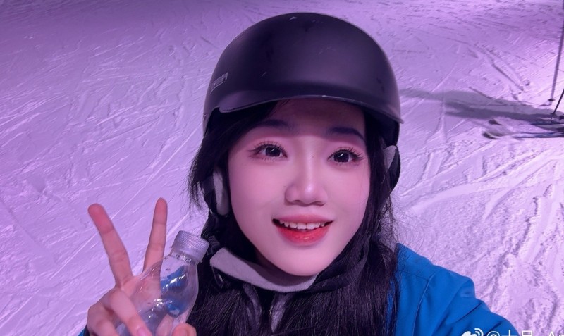 主持十月晒照:肤若白雪 实在是惹人怜爱~~