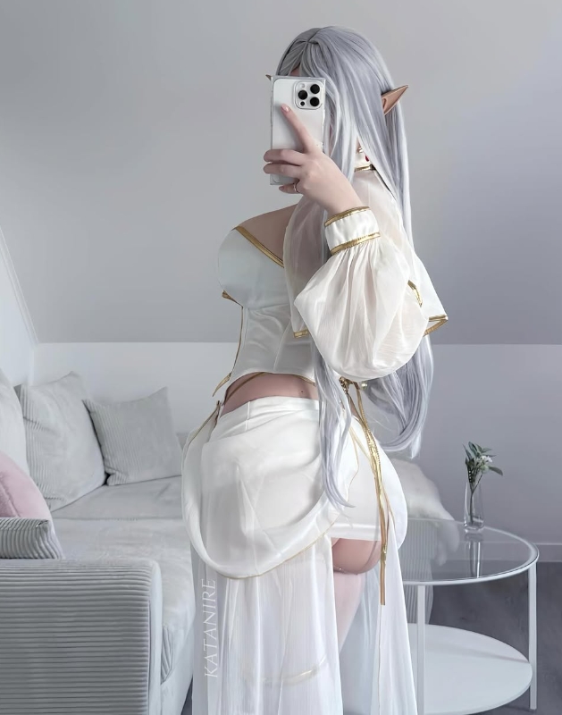 知名coserK老师年前最炸晒照:逆天三围看哭网友!白丝脚底板传来阵阵滂臭~