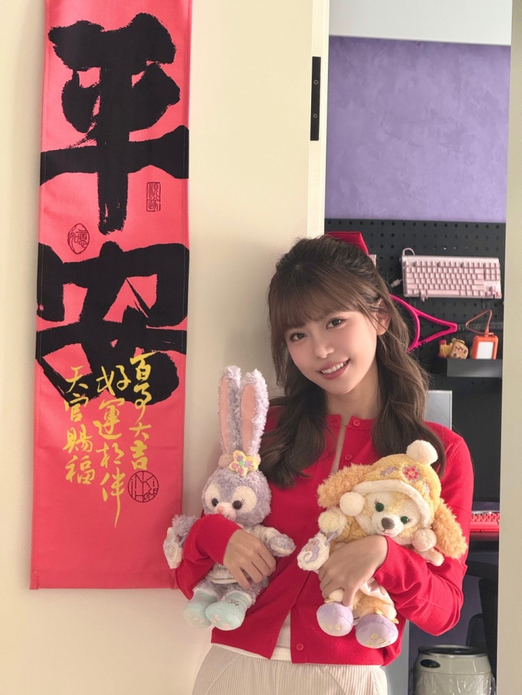 周淑怡晒照:昭昭如愿,岁岁安澜
