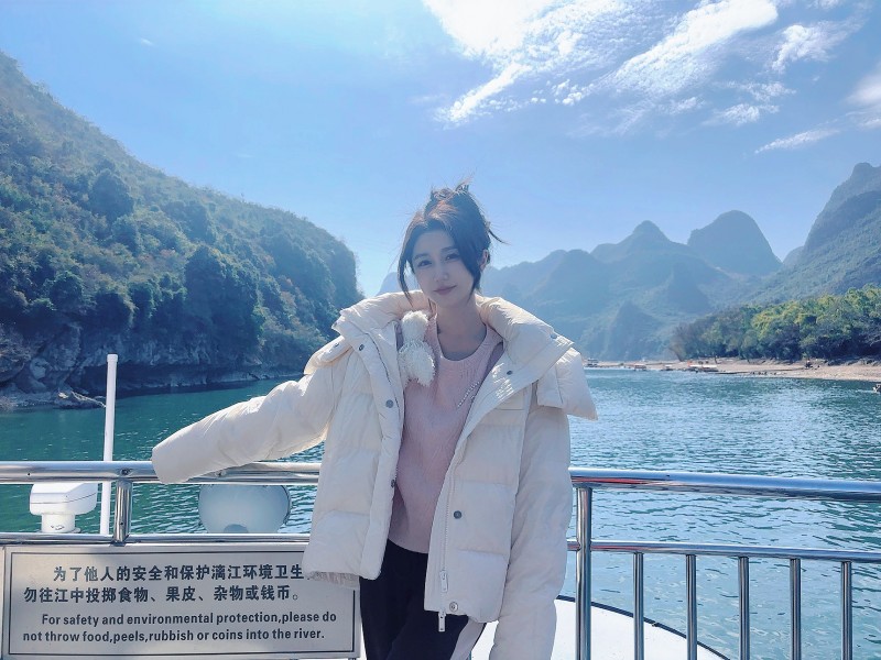 互动女主持人小悠珊珊晒照送祝福:除夕快乐❤蛇年顺遂无虞~