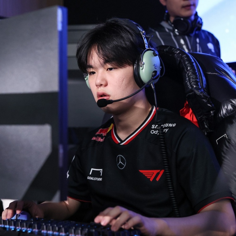 Rekkles转发LOL官推并盛赞T1新下路Smash：他成长的真的很快