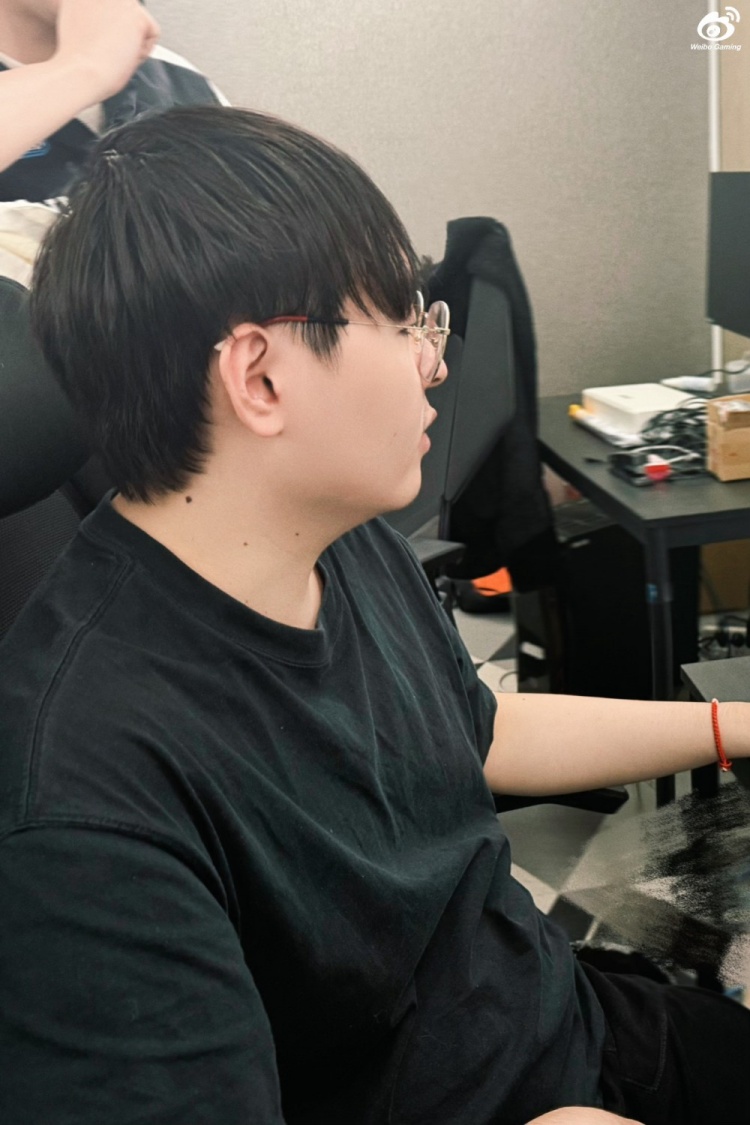 WBG分享选手在基地训练照片:春节假期收假完毕!备战LPL!