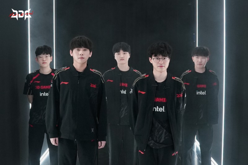 玩花了!JDG迎来队伍在组内赛的首场失利 登峰组也再无全胜队伍
