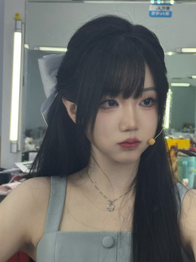 可爱捏🥰主持人十月晒照:《纳尔的369》