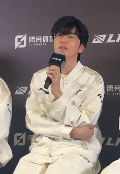 得让他有点紧迫感!Jiejie:赢JDG的心得就是遇见熟人下狠手