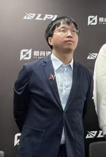 这态度怎能不出成绩?AL.Tabe教练:我们要短时间抓住新版本精髓
