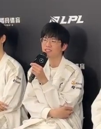 想跟我打请预约！Jiejie：我Solo打不过线上的选手 跟我打请预约