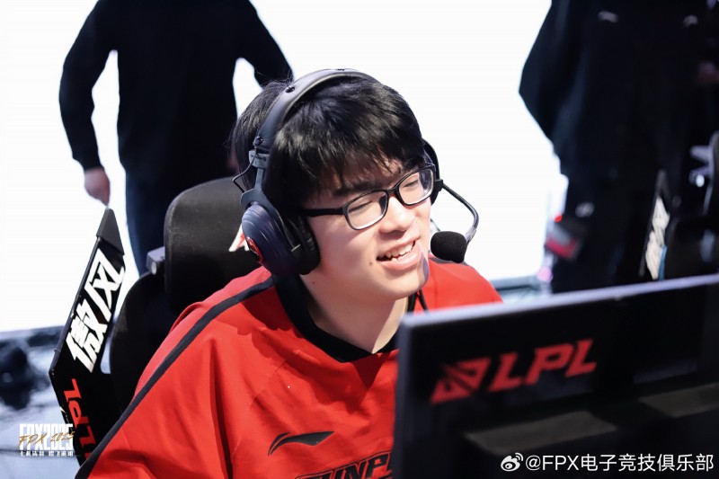 什么情况❓FPX接连被NIP/JDG横扫,中单Care疑似隐藏微博全部内容
