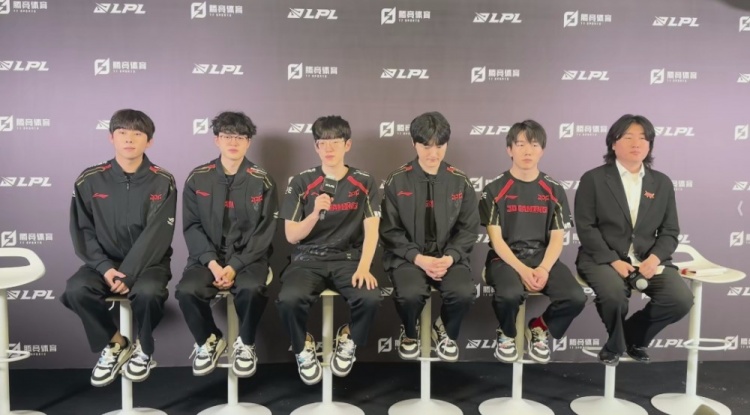 JDG赛后群访 教练:很满意今天比赛表现 继续保持去面对后续比赛