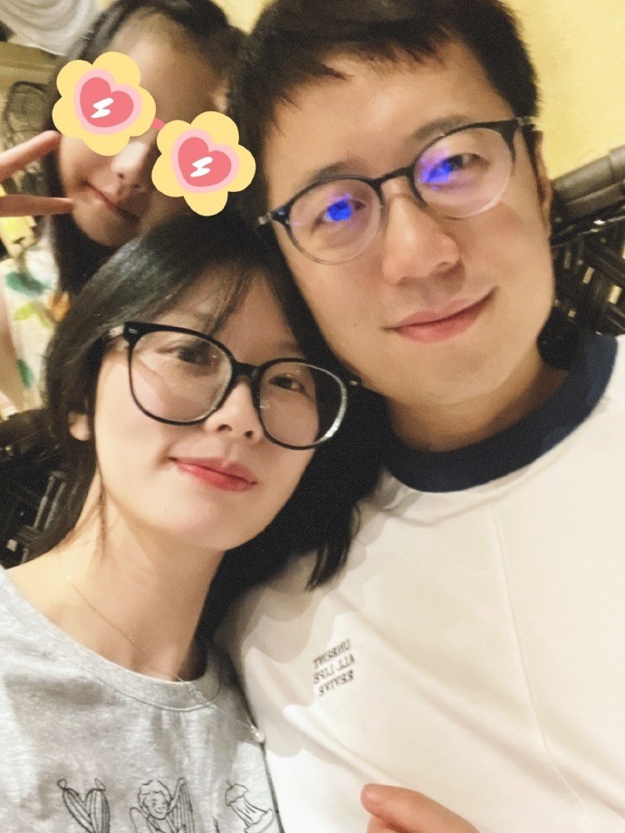 米勒妻子分享合照:祝大米生日快乐 祝他股票翻倍永远幸福 