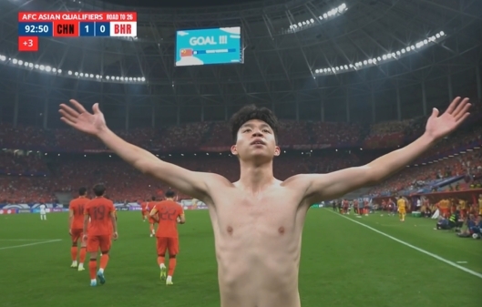 媒体人:18岁的王钰栋在场上太超模了,下届世界杯指着他扛旗了