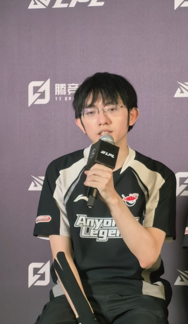 这种态度值得学习!圣枪哥:人在领奖 但在思考如果做好就能3-0了