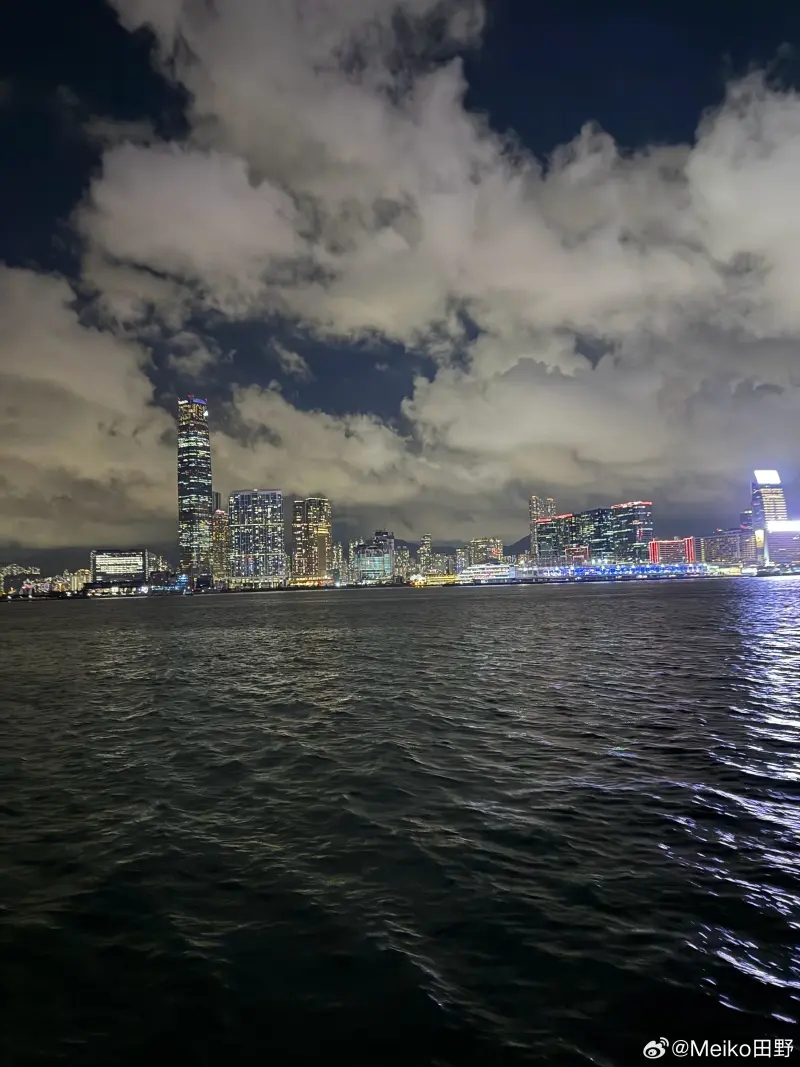 Meiko更新动态:心心念念的面,再给大家发一点随手拍的夜景