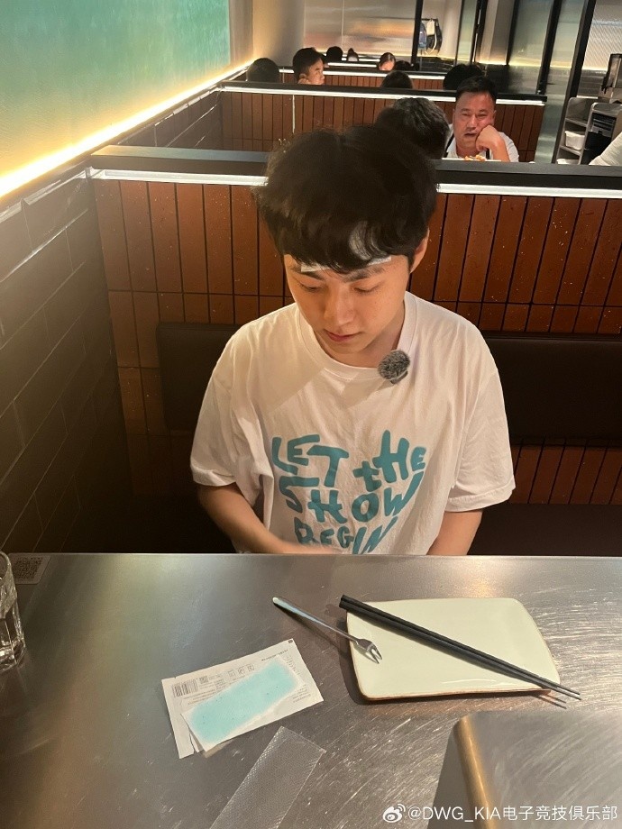 哎哟好吃!ShowMaker上海之旅排队一小时吃上羊肉串
