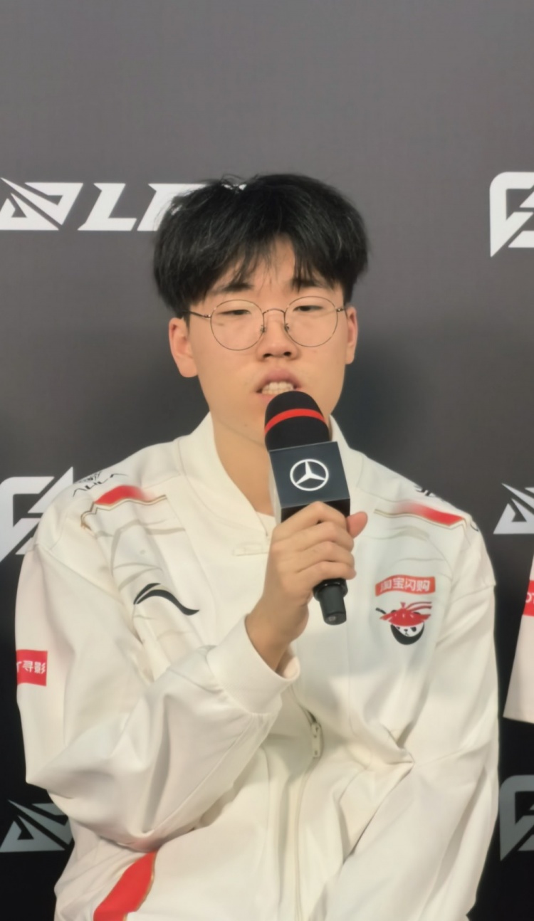 外面待了一个月回来水土不服了?Kael:我们要调整回LPL的打法了