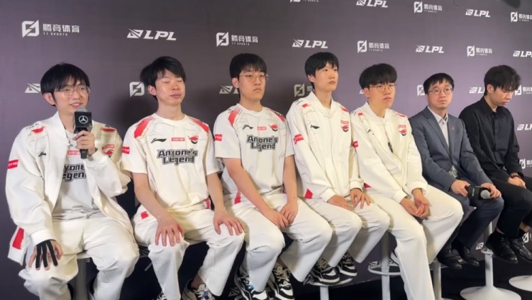 Flandre:跟Scout基本没什么交流 只专注在想办法怎么弄他上面了