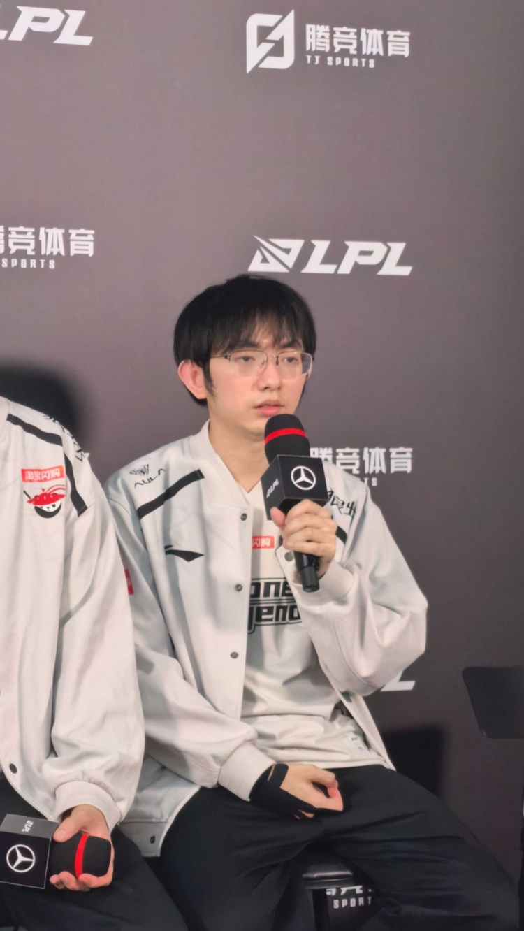你们到底怎么了?圣枪哥:要调整的地方特别多 只能回去慢慢看
