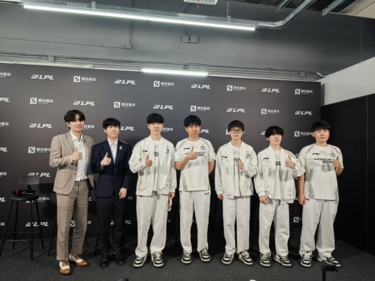 iG赛后群访 Meiko:教练教了很多东西 所以我们最近团战赢的较多