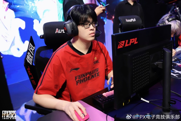 Care会玩塞拉斯?本赛段两把总战绩0杀8死 上次落后Rookie 7.2K经济