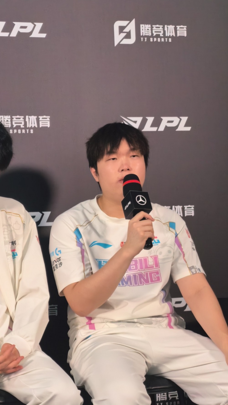 Bin:想拿前二要拿下TES和iG 所以我觉得我们都可以赢