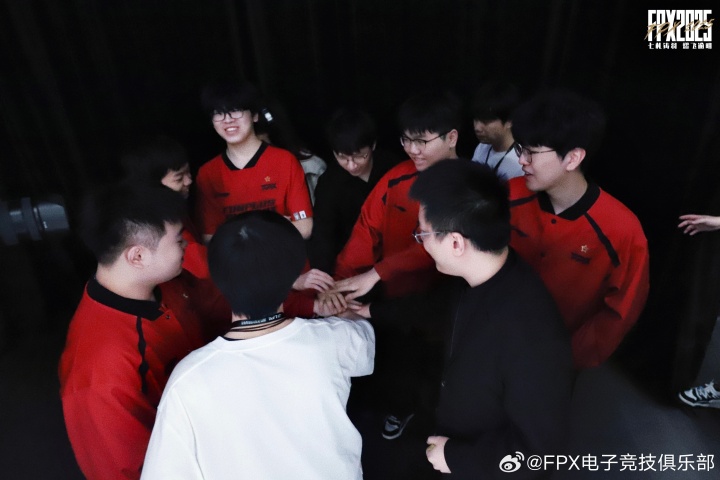 骑士之路能终结连败吗?FPX不敌TES惨遭常规赛十连败