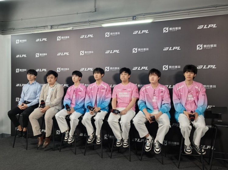 BLG赛后群访 Elk:中后期打团和决策不是很好 希望季后赛有所改善