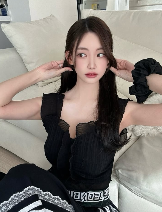 PUBG美女主持郭敏善晒照:成为韩国国脚宋旼奎未婚妻之后更有韵味了!