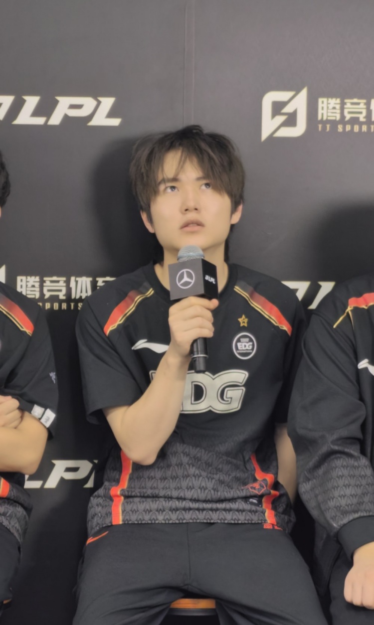 这个赛娜一言难尽!Ahn:Peyz是注重发育的选手 我的发挥比较可惜